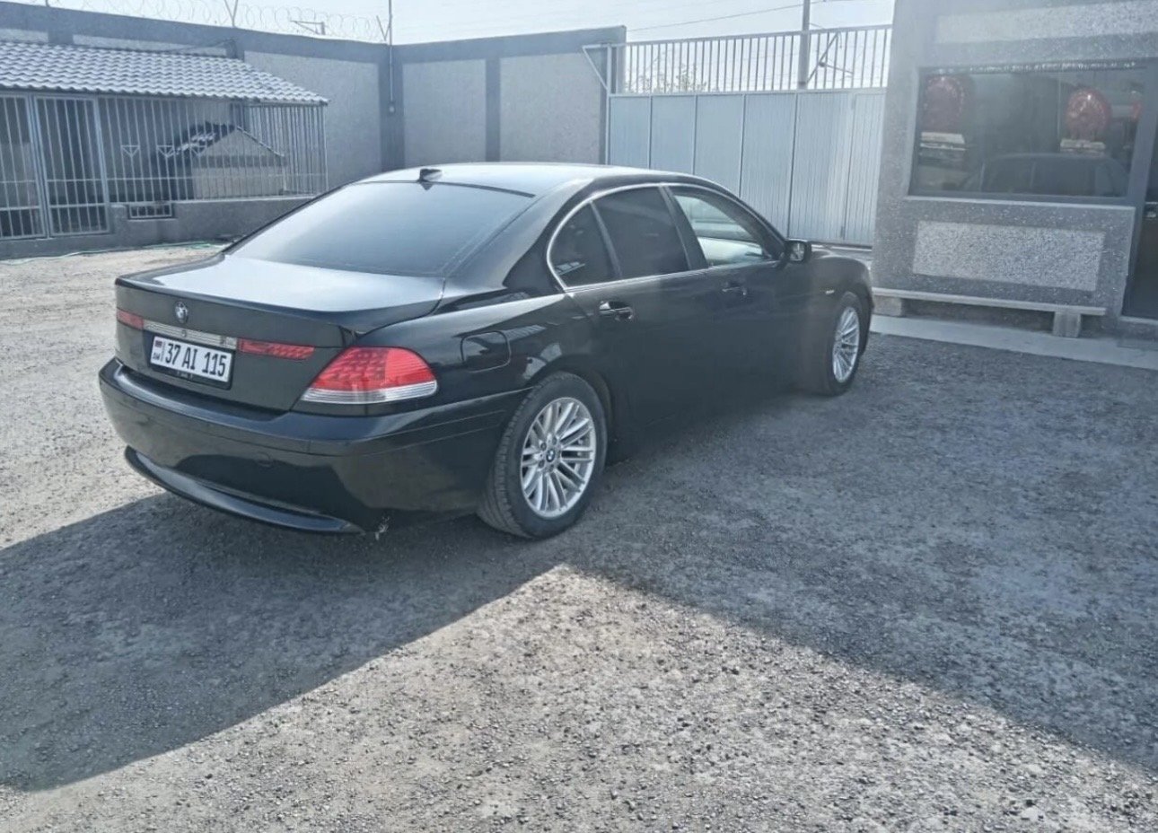 BMW 745